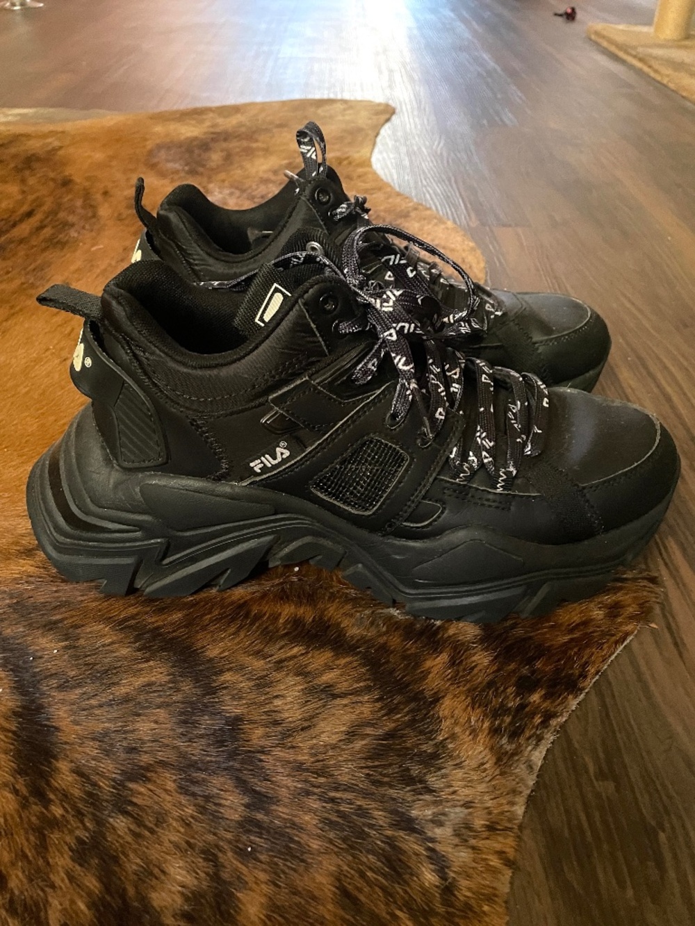 Women’s Chunky Fila Sneakers sz 8.5